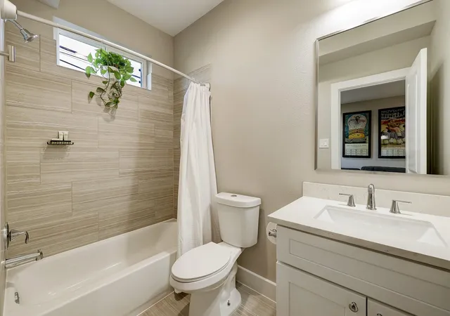 Photo 3 of Single family home for sale at 2114 Bella Amanecer Ln, Houston, TX 77055 | MLS# 17124281 | Listing updated on 2026-06-27