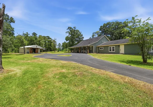 Photo 3 of Single family home for sale at 10695 White Rock Rd, Conroe, TX 77306 | MLS# 83672692 | Listing updated on 2026-09-20