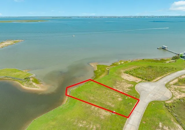 Photo 1 of Sale Pending at 1506 Bay Pointe Dr, Galveston, TX 77554 | MLS# 35242632 | Listing updated on 2026-09-18