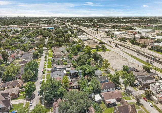 3rd image of 1422 Scharpe St, Houston, TX 77023 | MLS# 80953873