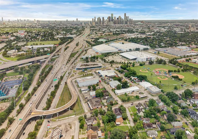5th image of 1422 Scharpe St, Houston, TX 77023 | MLS# 80953873