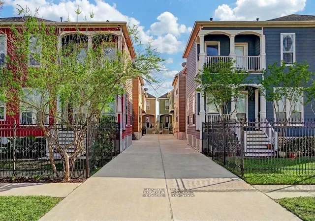1st image of 1030 W 16th St, Houston, TX 77008 | MLS# 11411284