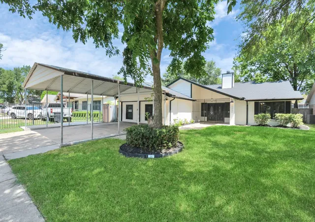 Photo 2 of Single family home for sale at 10550 Emnora Ln, Houston, TX 77043 | MLS# 88807045 | Listing updated on 2026-08-21