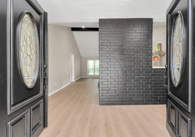 Photo 4 of Single family home for sale at 10550 Emnora Ln, Houston, TX 77043 | MLS# 88807045 | Listing updated on 2026-08-21