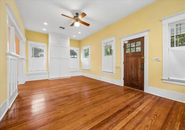 Photo 3 of Sale Pending at 1219 W Drew St, Houston, TX 77006 | MLS# 25070763 | Listing updated on 2026-08-26