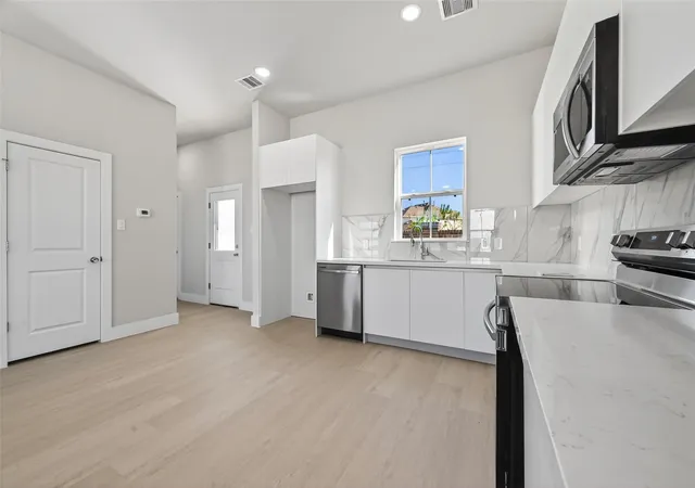 Photo 3 of Condo for sale at 6702 Metro Blvd #3, Houston, TX 77083 | MLS# 67177496 | Listing updated on 2026-08-23