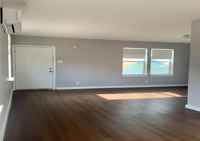 3rd image of 5109 Avenue L, Galveston, TX 77551 | MLS# 24955026