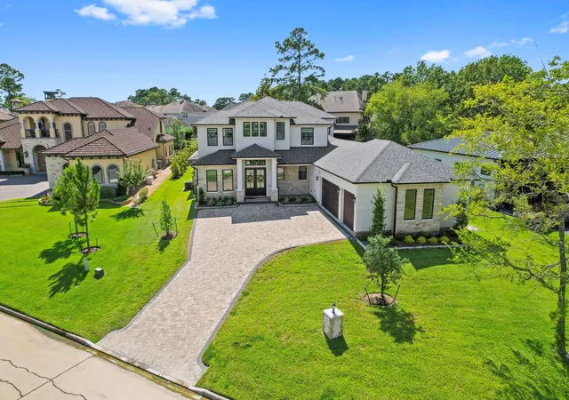 Photo 2 of Single family home for sale at 135 Bentwater Bay Dr, Montgomery, TX 77356 | MLS# 92797847 | Listing updated on 2026-08-06