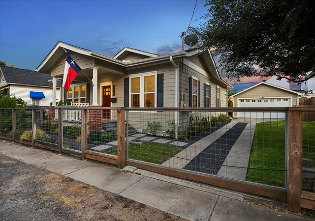 2nd image of 106 Alma St, Houston, TX 77009 | MLS# 40423472