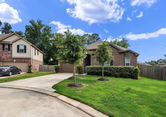 Photo 3 of Sale Pending at 1810 Daly Way, Conroe, TX 77304 | MLS# 35806167 | Listing updated on 2026-09-21