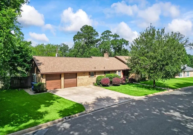 2nd image of 120 Hickory St, Huntsville, TX 77320 | MLS# 33543119