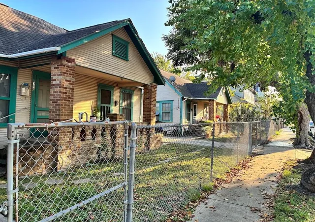 1st image of 305 Eastwood St, Houston, TX 77011 | MLS# 52079157