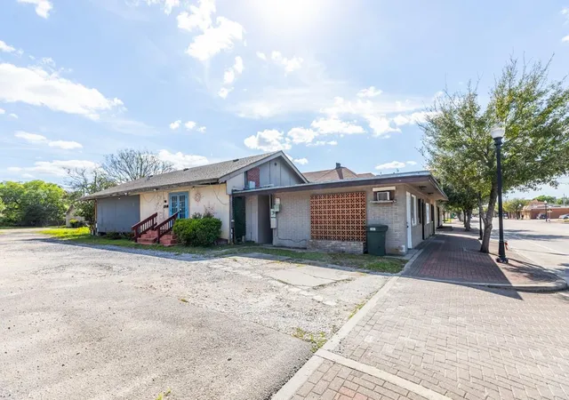 3rd image of 2485 Calder St, Beaumont, TX 77702 | MLS# 30724650