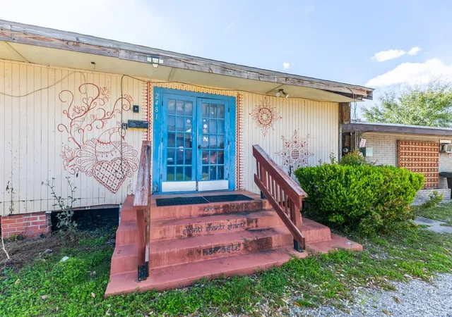 4th image of 2485 Calder St, Beaumont, TX 77702 | MLS# 30724650