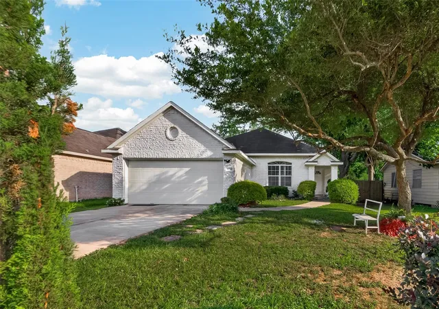 Photo 2 of Single family home for sale at 11916 Palmsprings Dr, Houston, TX 77034 | MLS# 46514490 | Listing updated on 2026-09-13