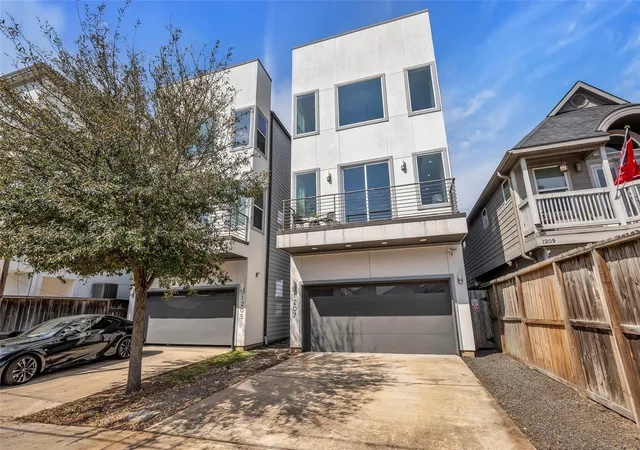 2nd image of 1207 E 28th St, Houston, TX 77009 | MLS# 16824650