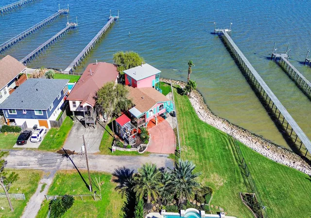 2nd image of 1121 6th St, Dickinson, TX 77539 | MLS# 13009800