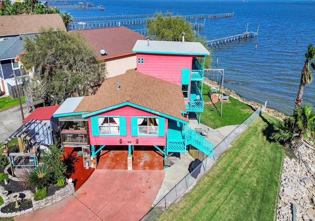3rd image of 1121 6Th St, Dickinson, TX 77539 | MLS# 13009800
