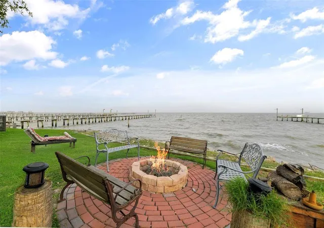5th image of 1121 6Th St, Dickinson, TX 77539 | MLS# 13009800