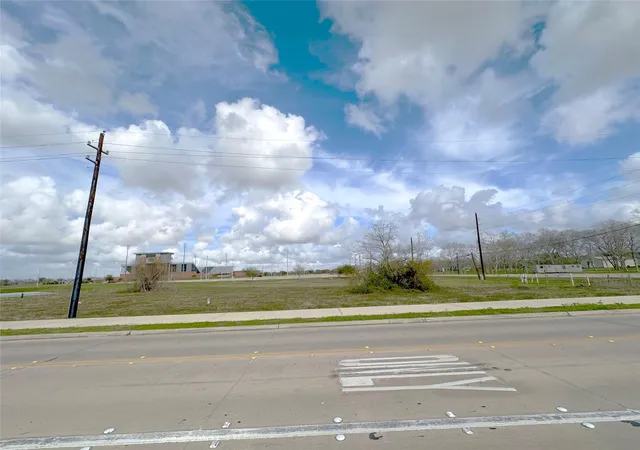 3rd image of 4011 Davenport Pkwy, Rosharon, TX 77583 | MLS# 63878959