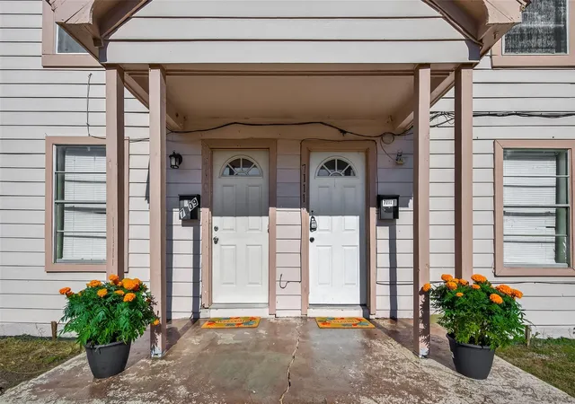 2nd image of 7109 Myrtle St, Houston, TX 77087 | MLS# 98852954