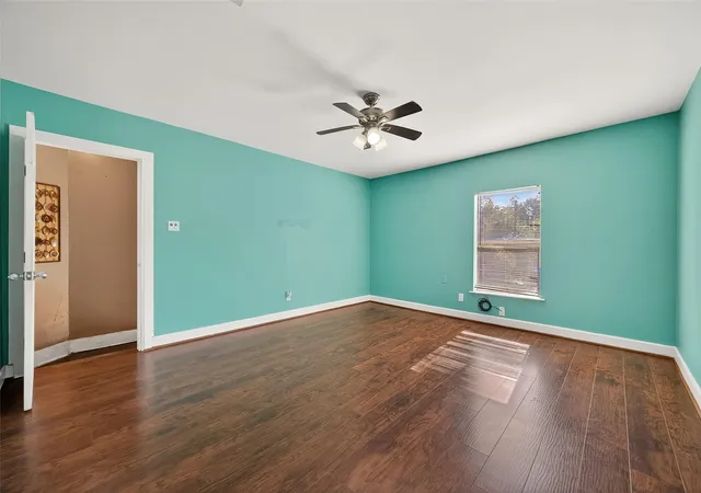 Listing Photo 4 - Condo for sale in building located at 7109 Myrtle St, Houston, TX 77087