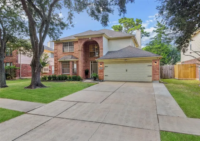 Photo 3 of Single family home for sale at 2212 Palm Lagoon Dr, League City, TX 77573 | MLS# 10510413 | Listing updated on 2026-09-19