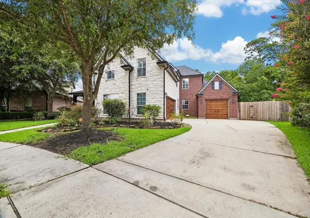 Photo 3 of Sale Pending at 14107 Hunters Lake Way Ct, Houston, TX 77044 | MLS# 64291863 | Listing updated on 2026-08-28