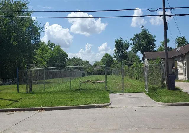2nd image of 5410 Phillips St, Texas City, TX 77591 | MLS# 50857732