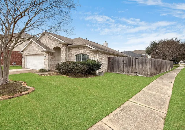 Photo 2 of Single family home for sale at 19531 S Village Of Bridgestone Ln, Spring, TX 77379 | MLS# 29951246 | Listing updated on 2026-09-16
