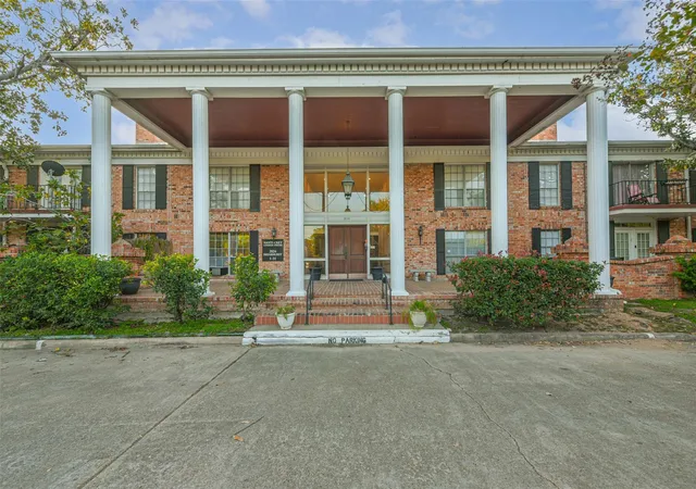 3rd image of 2824 Briarhurst Dr, Houston, TX 77057