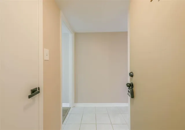 4th image of 2824 Briarhurst Dr, Houston, TX 77057