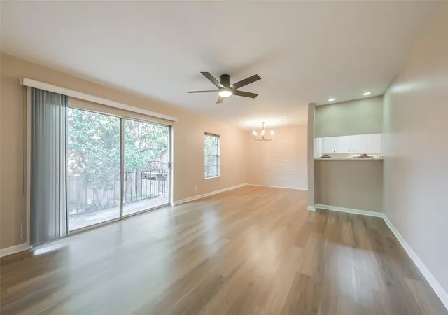 5th image of 2824 Briarhurst Dr, Houston, TX 77057