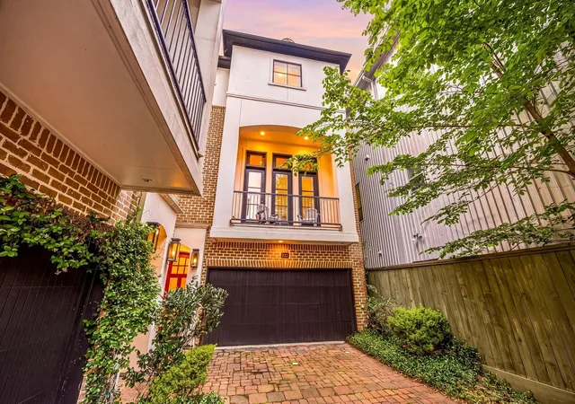 2nd image of 310 W Bell St, Houston, TX 77019 | MLS# 47256590