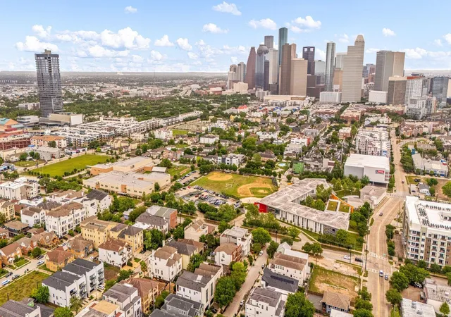 43rd image of 310 W Bell St, Houston, TX 77019 | MLS# 47256590