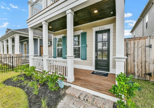 Photo 3 of Single family home for sale at 2511 S Houston Ave, Pearland, TX 77581 | MLS# 23325407 | Listing updated on 2026-09-20