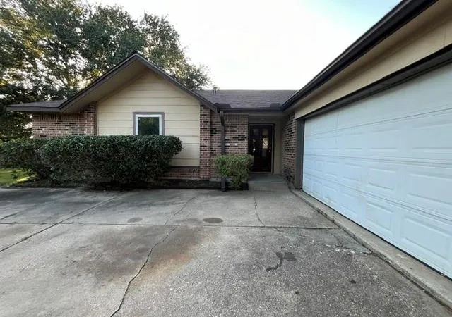 Photo 3 of Single family home for sale at 6619 Foxfern St, Houston, TX 77049 | MLS# 20404387 | Listing updated on 2026-08-03