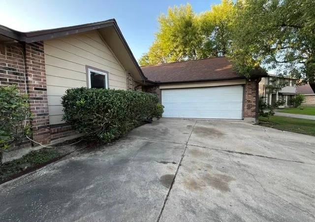 Photo 3 of Single family home for sale at 6619 Foxfern St, Houston, TX 77049 | MLS# 20404387 | Listing updated on 2026-08-03