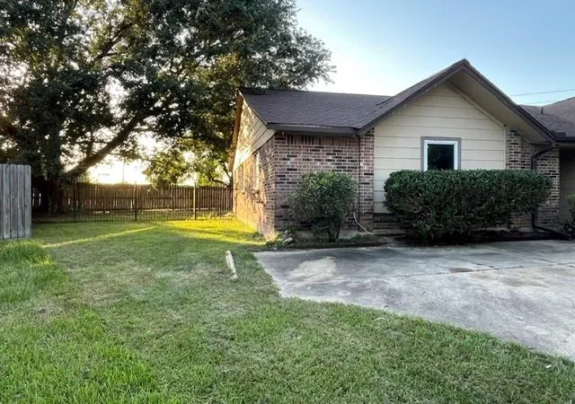 Photo 4 of Single family home for sale at 6619 Foxfern St, Houston, TX 77049 | MLS# 20404387 | Listing updated on 2026-08-03