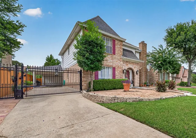 Photo 3 of Sale Pending at 1914 Wagon Gap Trl, Houston, TX 77090 | MLS# 5825629 | Listing updated on 2026-08-29