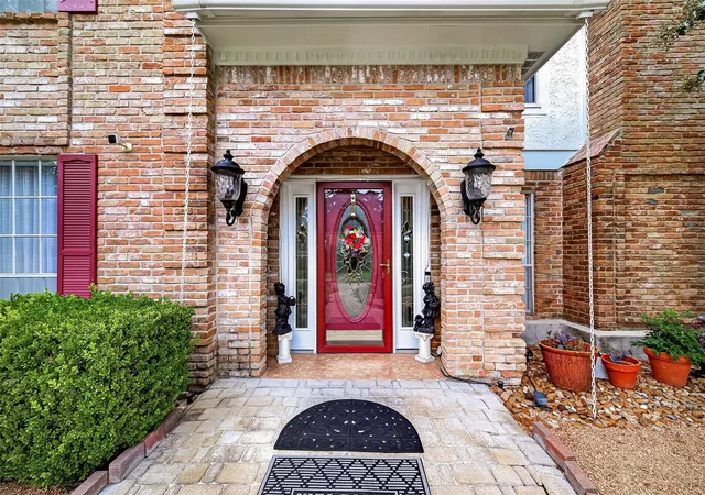 Photo 4 of Sale Pending at 1914 Wagon Gap Trl, Houston, TX 77090 | MLS# 5825629 | Listing updated on 2026-08-29