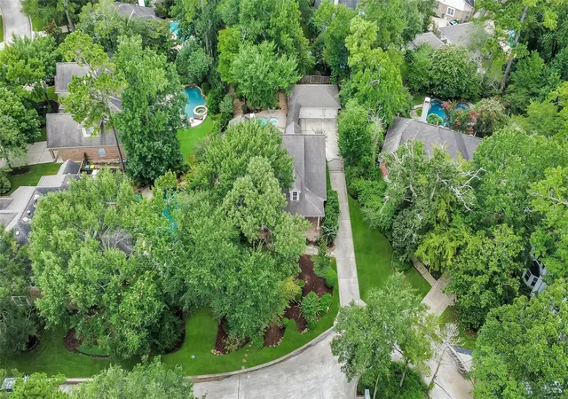 Photo 2 of Single family home for sale at 7 Larkspur Trl, Spring, TX 77382 | MLS# 43895777 | Listing updated on 2026-09-05
