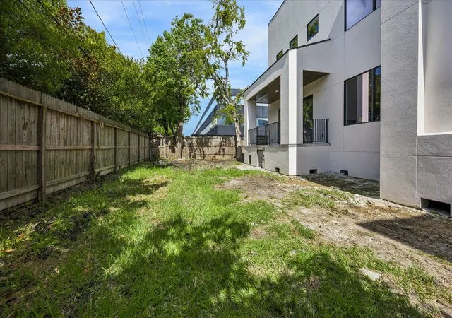 Photo 4 of Single family home for sale at 4537 Larch Ln, Bellaire, TX 77401 | MLS# 76383186 | Listing updated on 2026-09-13