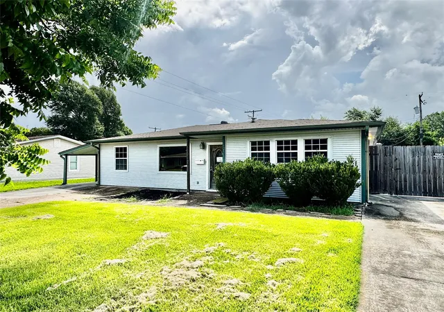 Homes for sale in Port Neches, TX | 2301 7th St, Port Neches, TX 77651 | MLS# 34763289