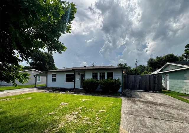 Homes for sale in Port Neches, TX | 2301 7Th St, Port Neches, TX 77651 | MLS# 34763289
