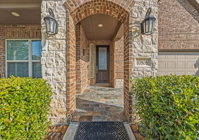 Photo 3 of Single family home for sale at 10806 Bouldin Crk, Missouri City, TX 77459 | MLS# 9081283 | Listing updated on 2026-09-14