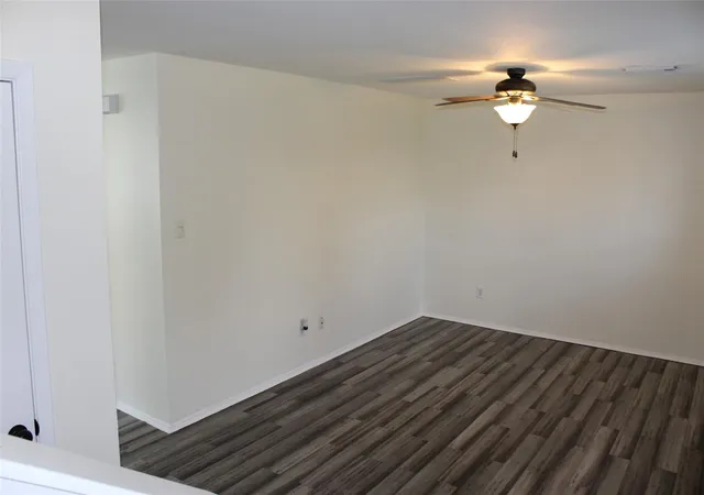 4th image of 11955 Chanteloup Dr, Houston, TX 77047 | MLS# 62363033