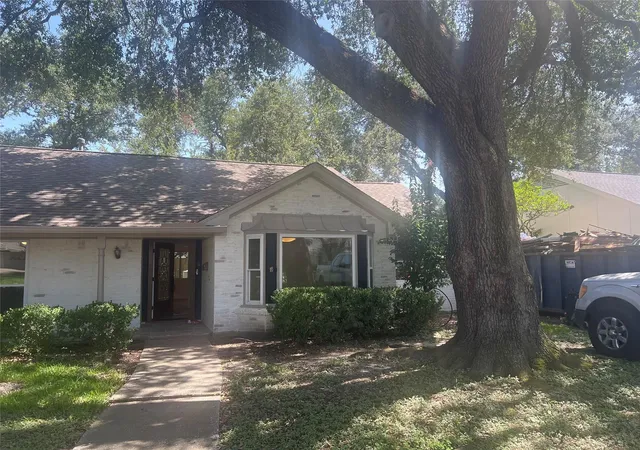 Photo 3 of Single family home for sale at 7819 Skyline Dr, Houston, TX 77063 | MLS# 71619145 | Listing updated on 2026-07-22