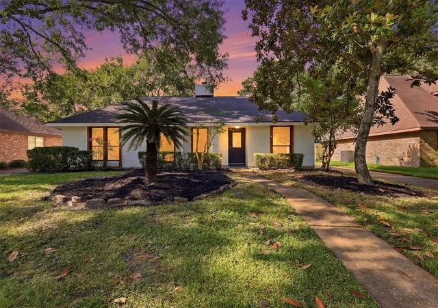 Photo 2 of Single family home for sale at 3714 Hvn Pines Dr, Kingwood, TX 77345 | MLS# 53490527 | Listing updated on 2026-08-21