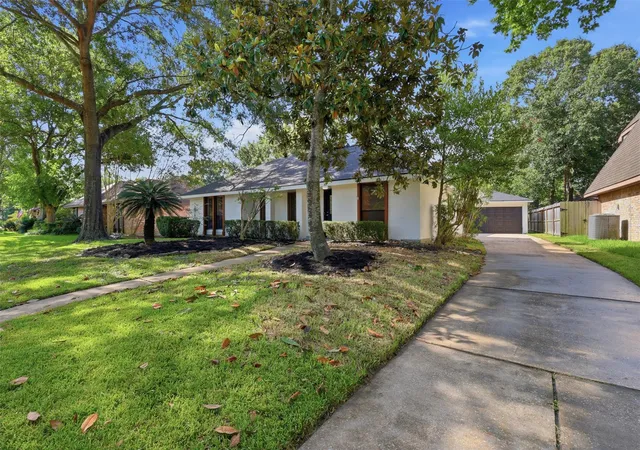 Photo 3 of Single family home for sale at 3714 Hvn Pines Dr, Kingwood, TX 77345 | MLS# 53490527 | Listing updated on 2026-08-21